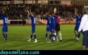 a- El equipo saluda a la aficin
