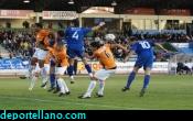 Aitor Go�i lo intent� de cabeza en este corner