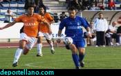 Gallo se acerca al �rea con el bal�n controlado
