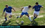 Vicente y Amores presionan a un rival