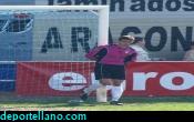 Rojas se concentra antes del lanzamiento del penalti