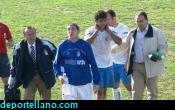Juli y el jugador del Alcal� se marchan fuera del terreno de jue