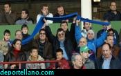 Gran bufanda azul, la de estos aficionados