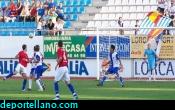 Aitor go�i no llega a este remate de cabeza