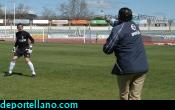 Rojas recibe instrucciones de Manolo Hierro