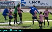Manu Arias intenta el remate en este corner 
