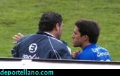Hierro da instrucciones a Marchiori antes de saltar al campo