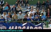 El Fondo Marcador protest�, viendo el partido sentados