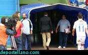 a- Manolo Hierro se retir entre pitos de la aficin