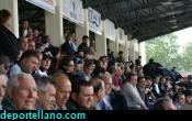 La aficin se agrup en Tribuna con la lluvia