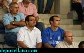 El ex capit�n Manolo y su hermano Ra�l en la Grada