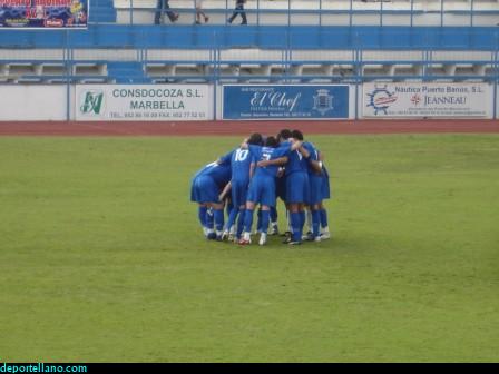El equipo, animandose para la victoria