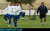 Ramos, Rub�n y Villa calientan bajo la mirada de Jos� Carlos