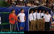 a- Carlos Sanz, Juli y dem�s compa�eros ven el final del partido
