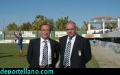 El doctor y el delegado posan con el traje oficial