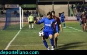 Manu Arias controla un baln en rea melillense