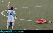 El rbitro mostr muchas tarjetas amarillas