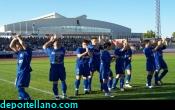 Los jugadores saludan a la aficion azul